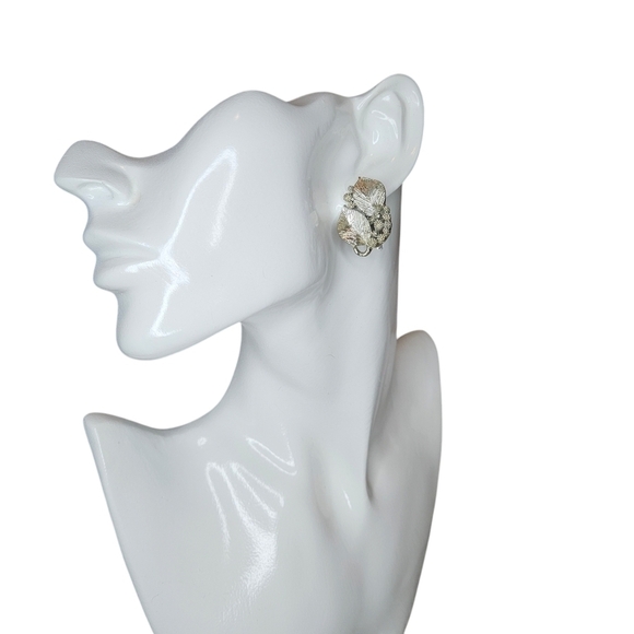 Lisner Vintage Leaves and Berries Brushed Metal Clip On Earrings - Picture 6 of 8